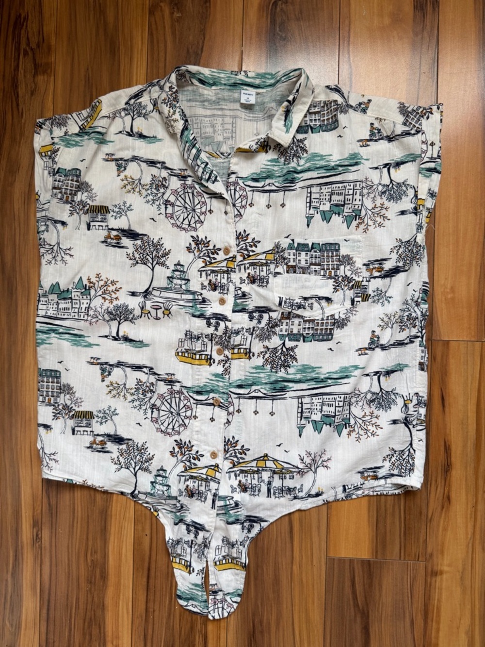 Old Navy printed tie hem resort Shirt - Picture 2 of 7